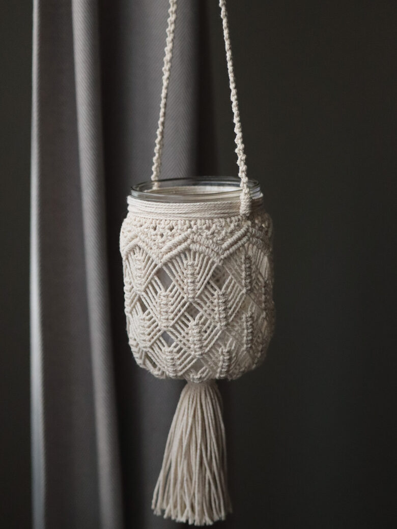 Mezglots Iekarināms Macrame Svečturis ''Luna''